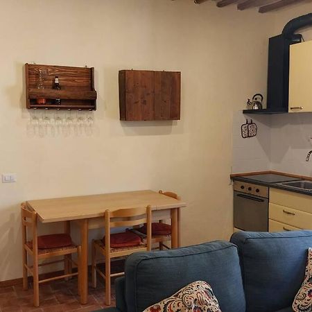Piccolo Appartamento Monticiano Bagian luar foto